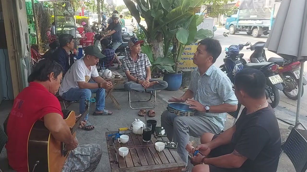 Dấu Tình Sầu - ca sĩ Lê Công gây bão ngay góc vĩa hè  | Chương Võ karOke
