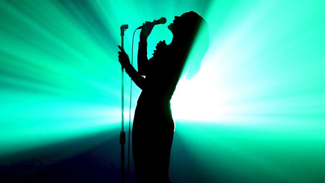 🎷 SADE - SMOOTH OPERATOR - COVER - THE RELAX BAND 🎤👠