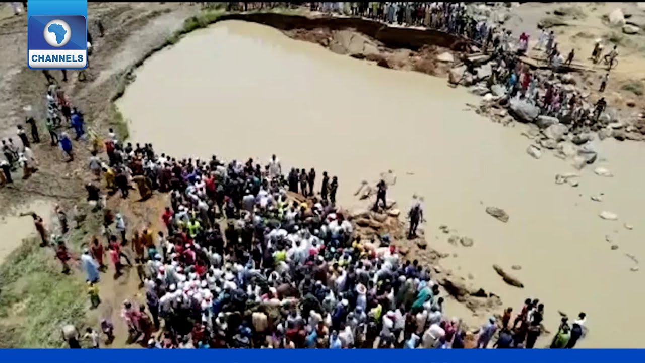 Bauchi Flood: Commuters Stranded As Heavy Downpour Overflows, Cuts Off Bauchi Kano Highway