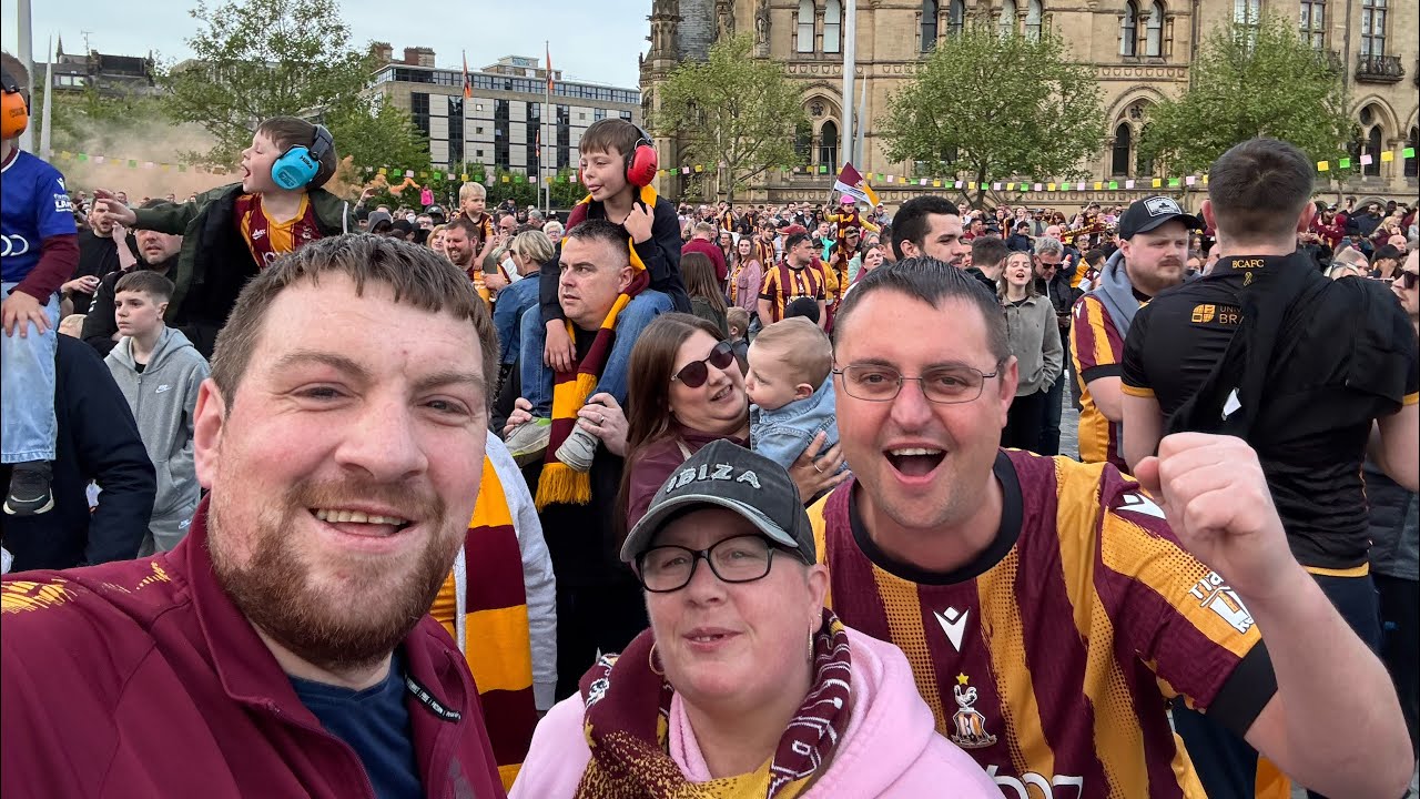 City’s promotion parade City’s going up ole ole