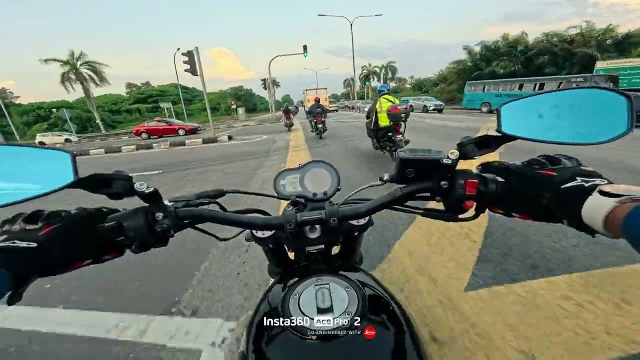 Testing helmet mount Insta360 Ace Pro 2 | Benelli Leoncino 500 