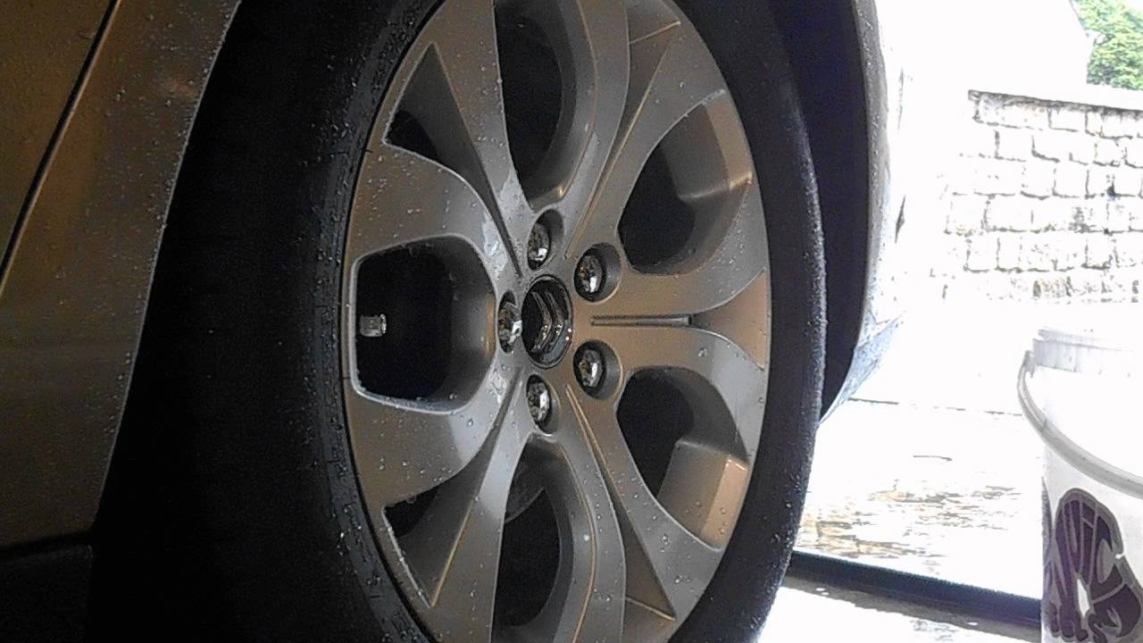 Beading & sheeting de la cire pour jantes PolishAngel supersport