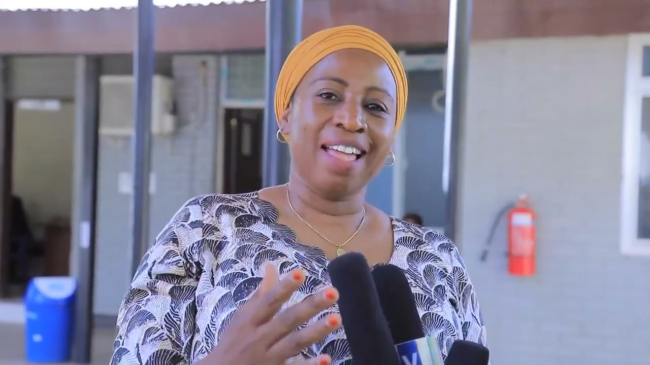 TAZAMA WAZIRI UMMY MWALIMU ALICHOZUNGUMZA KUHUSU UKIMWI