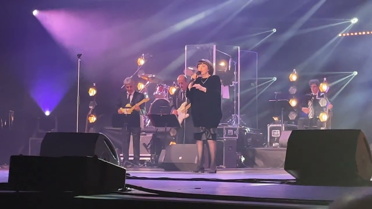 Mireille Mathieu - On ne vit pas sans se dire adieu (Prague, 22.10.2022)