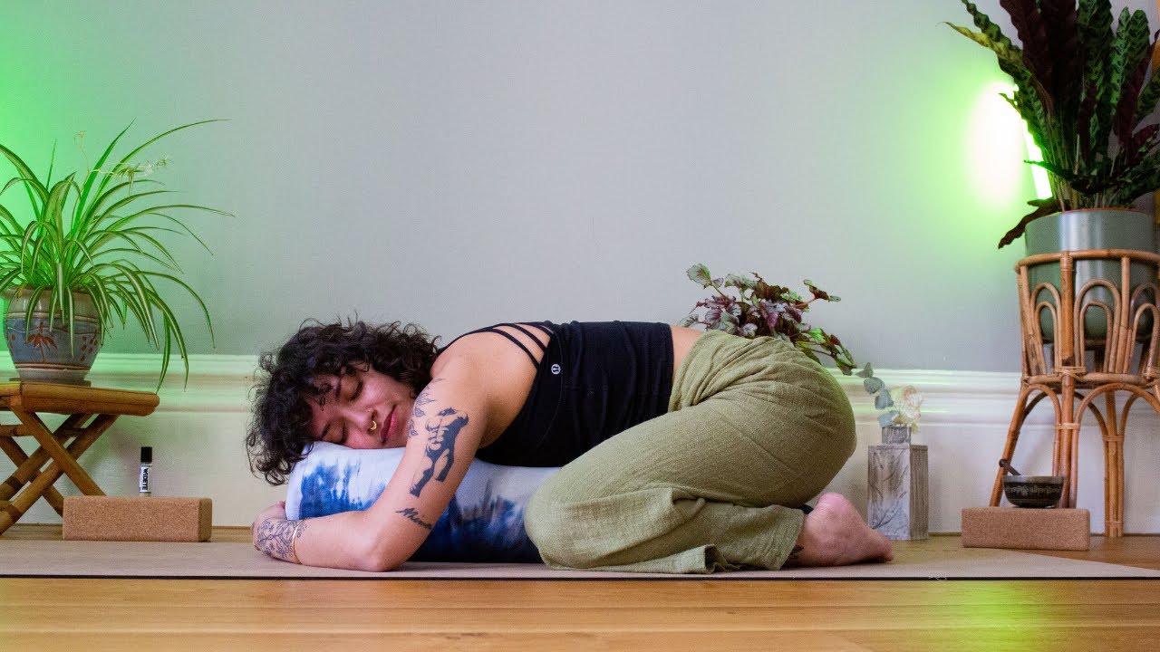 25 MIN YOGA FOR YOUR PERIOD | gentle yoga for menstruation