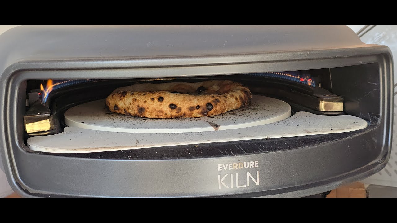 Legjobb ny&iacute;ltl&aacute;ngos pizzakemence Eur&oacute;p&aacute;ban! Everdure Kiln2 teszt! Caputo Aria 70% Biga 100%