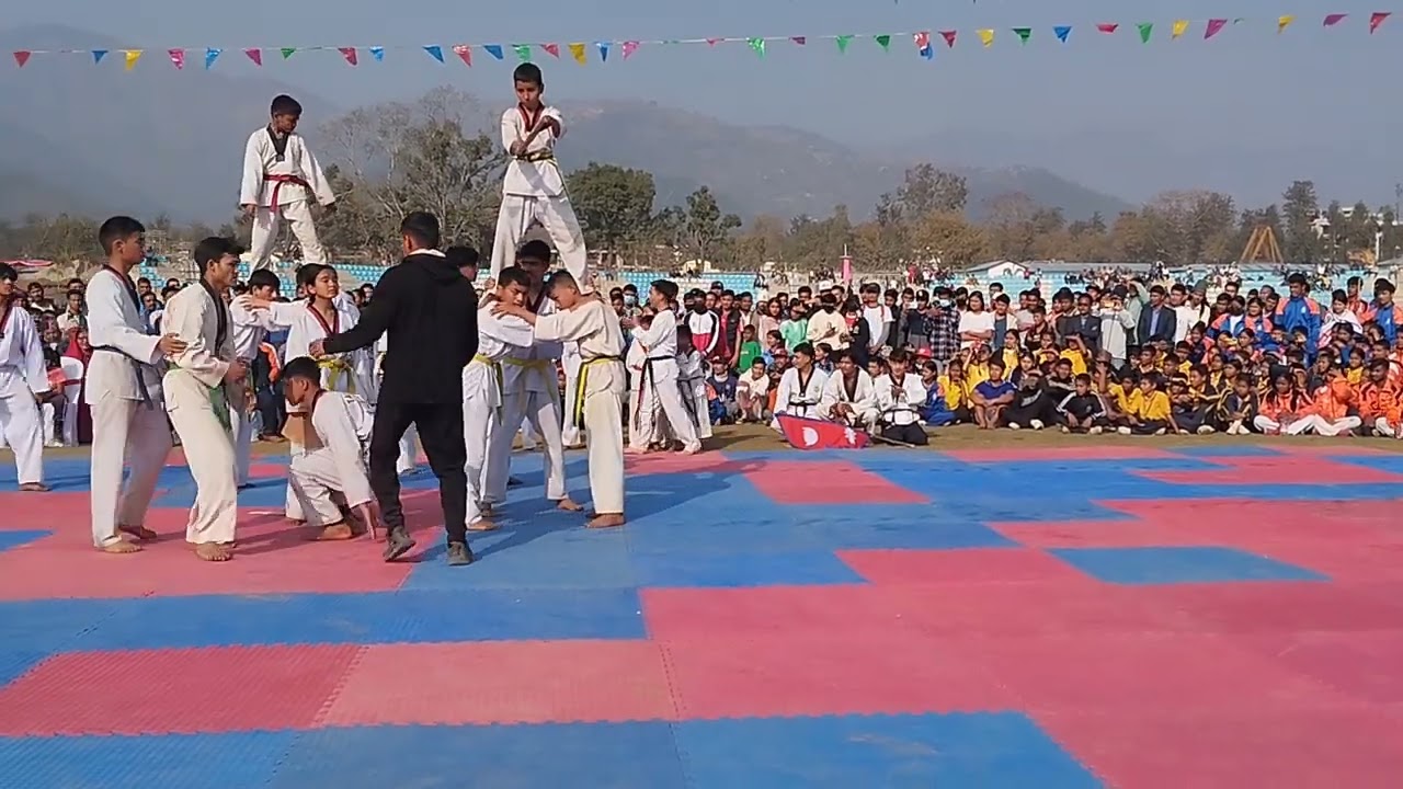 राष्ट्रिय रनिङशिल्डकाे उदघाटन सुर्खेत ।।