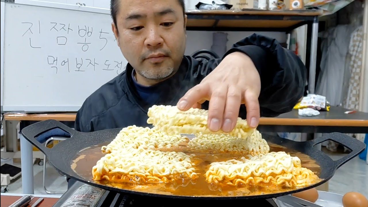 진짬뽕 라면 5개 도전!! 두 젓가락 남기고 포기했습니다.ㅠㅠ #라면먹방 #라면#먹방