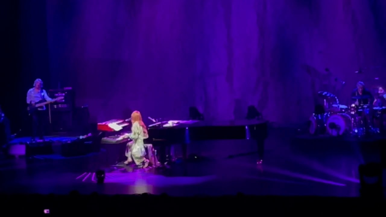 TORI AMOS - SWEET SANGRIA Driven by Jon Evans Groovin' Bass Lines at the Ruth Eckard Hall 6/18/2023.
