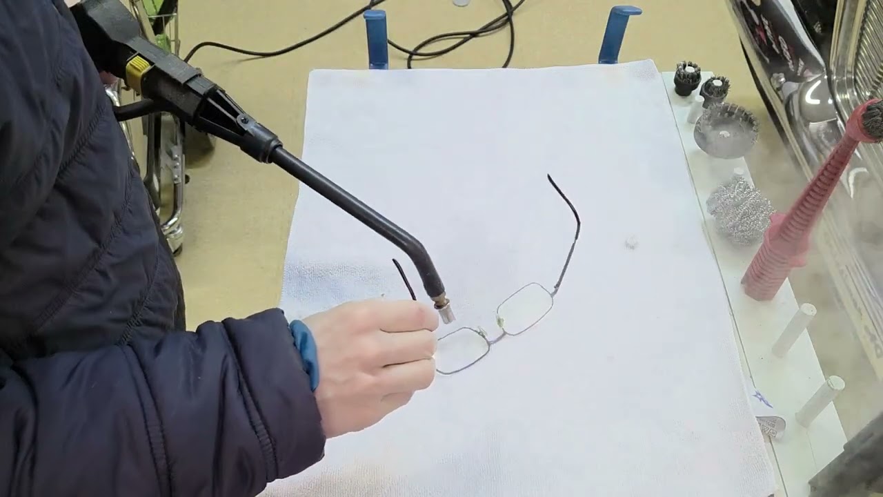 Brillenreinigung mit Mikrotrokendampf