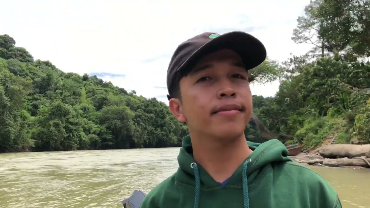 Perjalanan ke desa di dalam hutan kalimantan perjalanan penuh tantangan