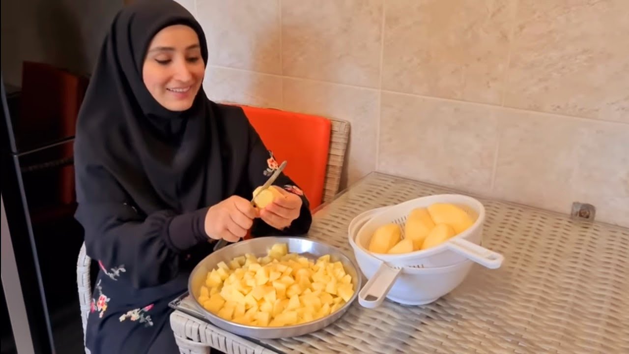 خبيزة و بطاطا بالكزبرة ونار الحطب 🪵 🔥 Hibiscus and Potatoes with Coriander