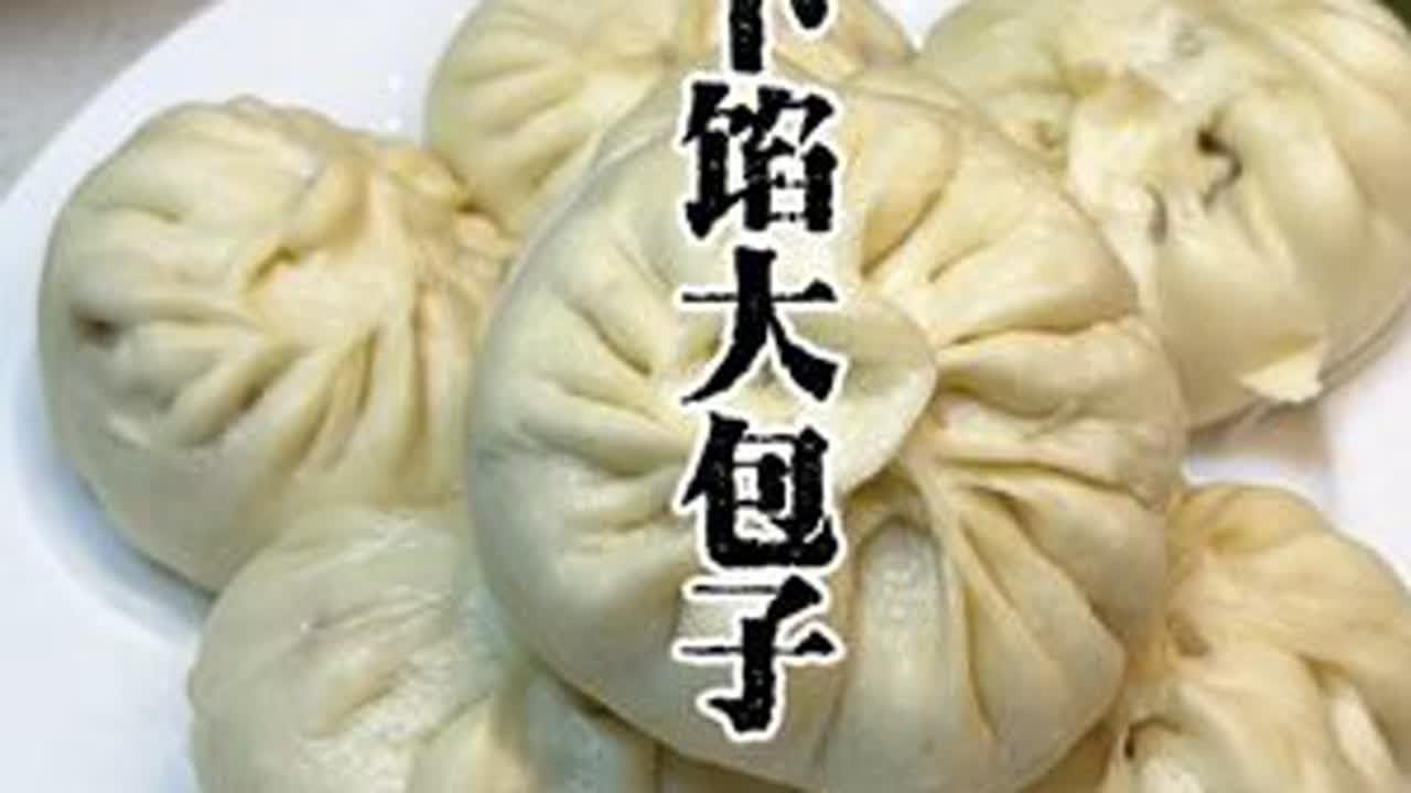 萝卜馅大包子 表哥租了一小块地种了很多种菜，今天开车带我俩去采些萝卜白菜和菜花，自己种的吃着放心，同时也能感受一份付出一份收获的喜悦。#萝卜馅的大包子