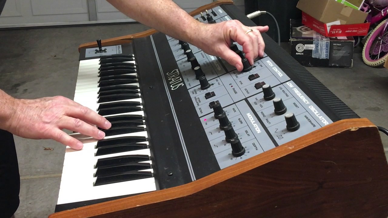 Demo of a 1982 Crumar Stratus. Cool synth!