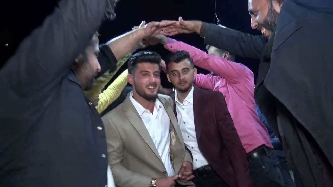المنشد ابو سعد يقدم حفل زفاف عبدالله وعمر خالد العمر افراح البكارة في ارشاف الجزء الاول