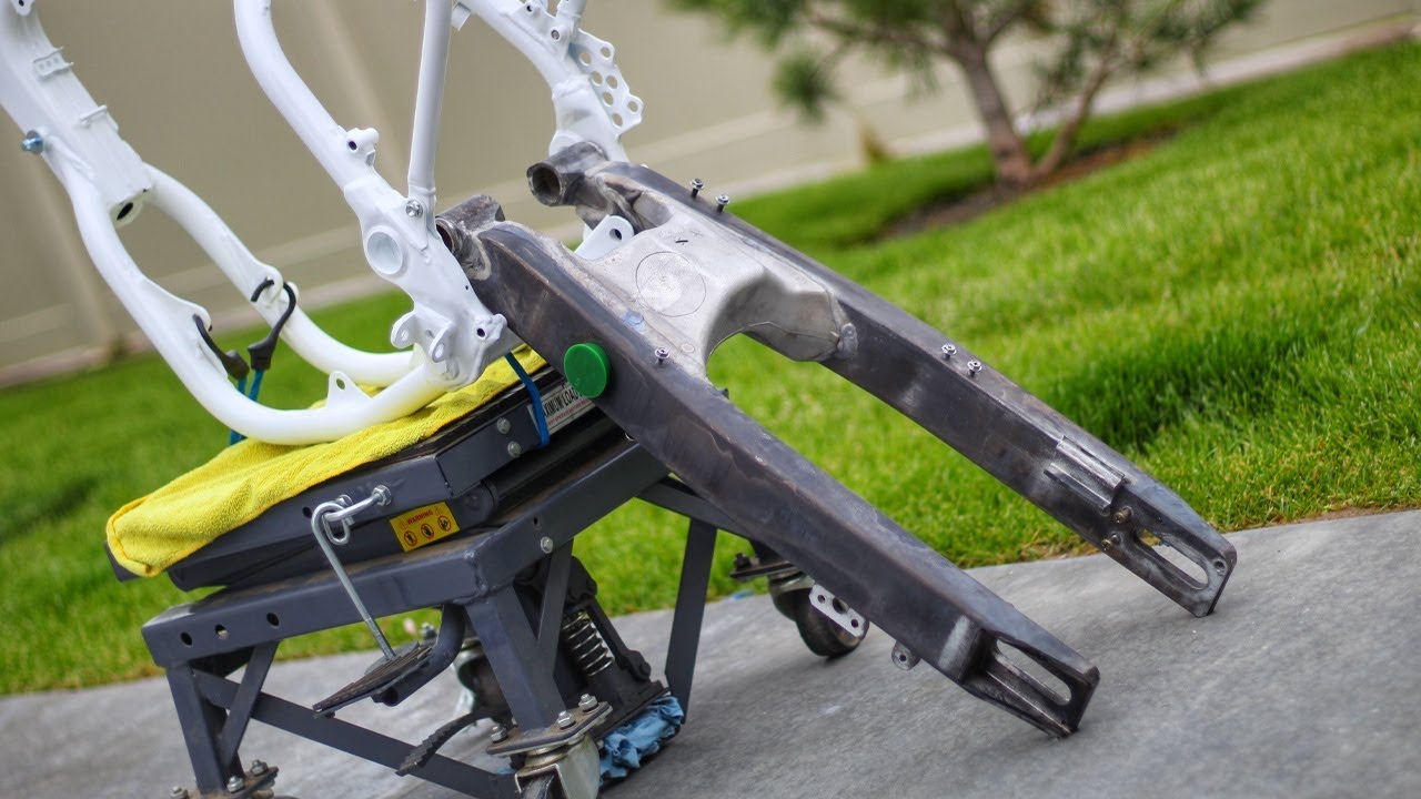 CAN I SAVE THIS SWINGARM 🤯 EPIC Vapor Blasting How To | 1990 Honda CR500 Two Stroke Dirt Bike Build