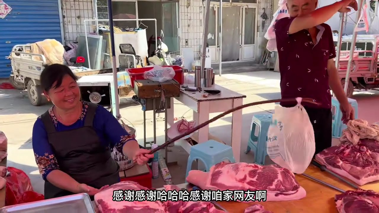 北京农村大集，猪肉降价了，看看胡子哥猪肉今天卖多少钱 #集市 #人间烟火 #卖猪肉 #猪肉 #生活纪实 #赶集 #农贸市场 #农村赶场 #菜市场