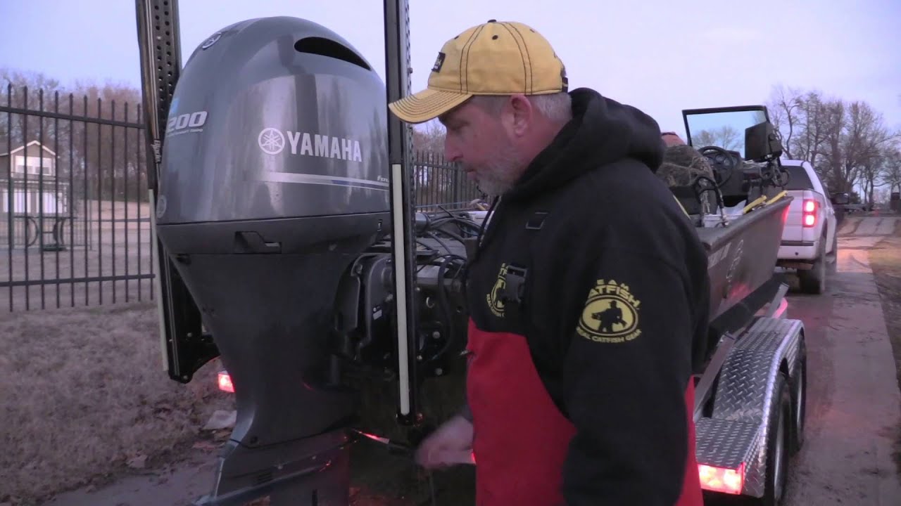 How to easily winterize an outboard.motor.
