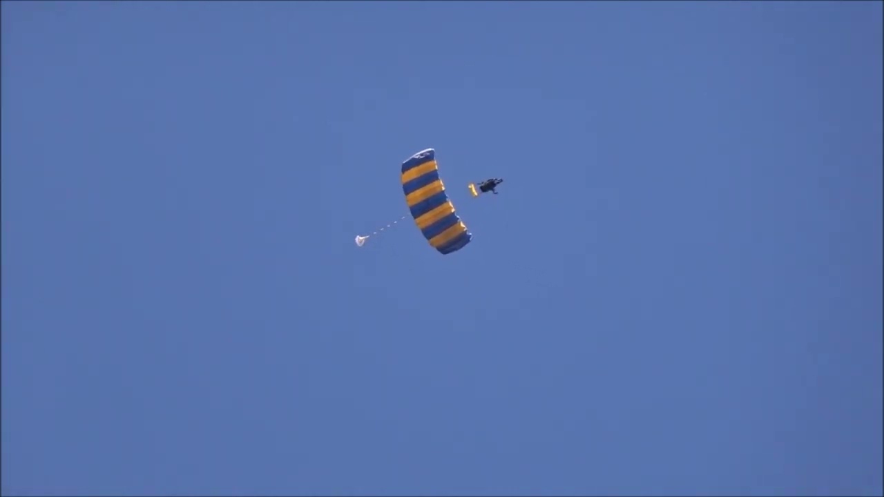 Avion de parachutisme EC-JML en action à Maspalomas