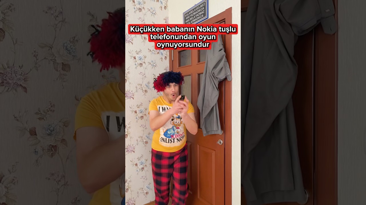 K&uuml;&ccedil;&uuml;kken Nokia tuşlu telefonlarından oyunlar oynamak🥹