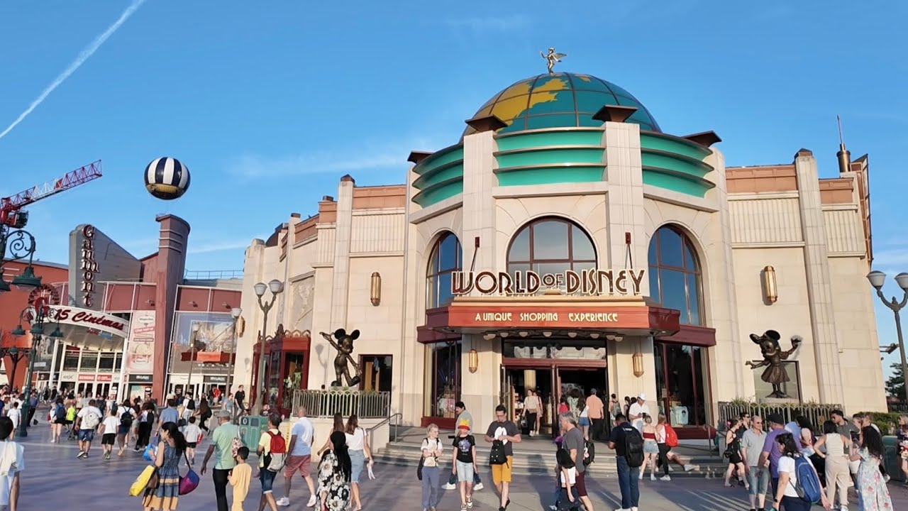 Staying At Disney Village In France (Retro Overload) Newport Bay Room Tour/ Ballon Ride & Le Frenchy