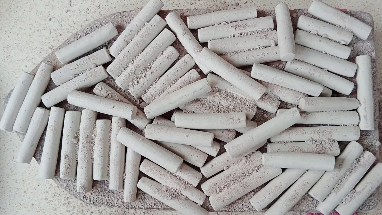 Chalk crushing requested video 🤤🤤 slate pencil crunching clay crushing 🤤#satisfying #chalkboard 🤍🤍