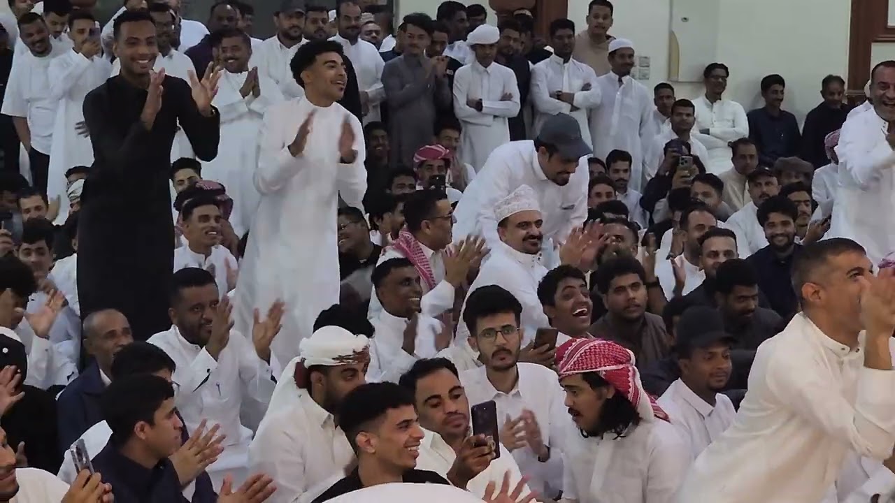 الفنان عمر الهدار عسي بحر الهوي بعد الزعل يهدا من سهرة الرياض بمناسبة تواجد الاوكسترا الحضرميه💔🦜🌴