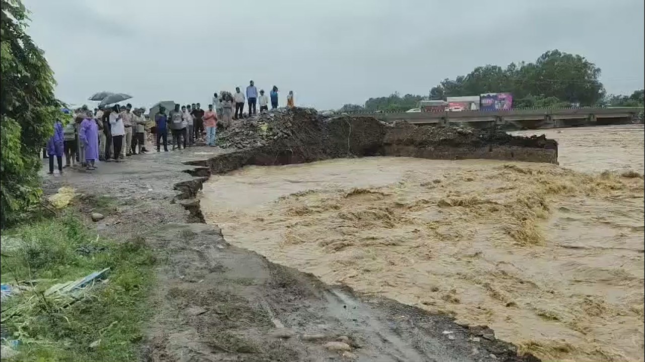First Heavy Rain Exposes Kathua Flood Preparedness; Roads Washed Away