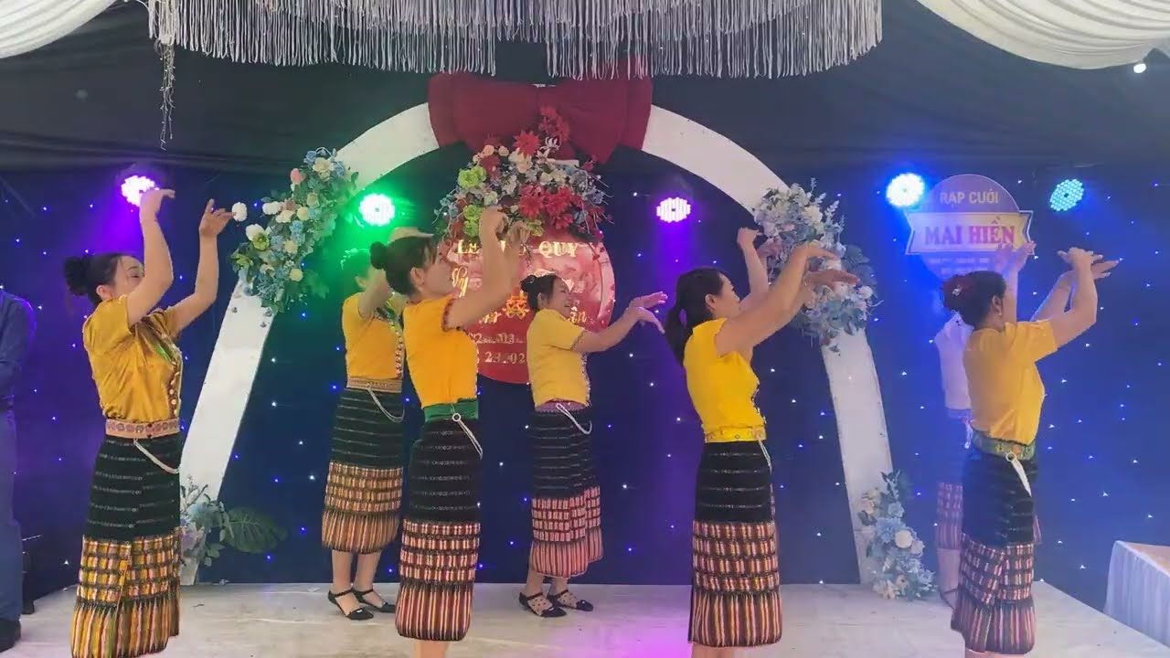 T&oacute;c Long Hạnh TV | c&aacute;c tiết mục m&uacute;a đẹp tại Đồng Tiến trong đ&aacute;m cưới đồng b&agrave;o TH&Aacute;I