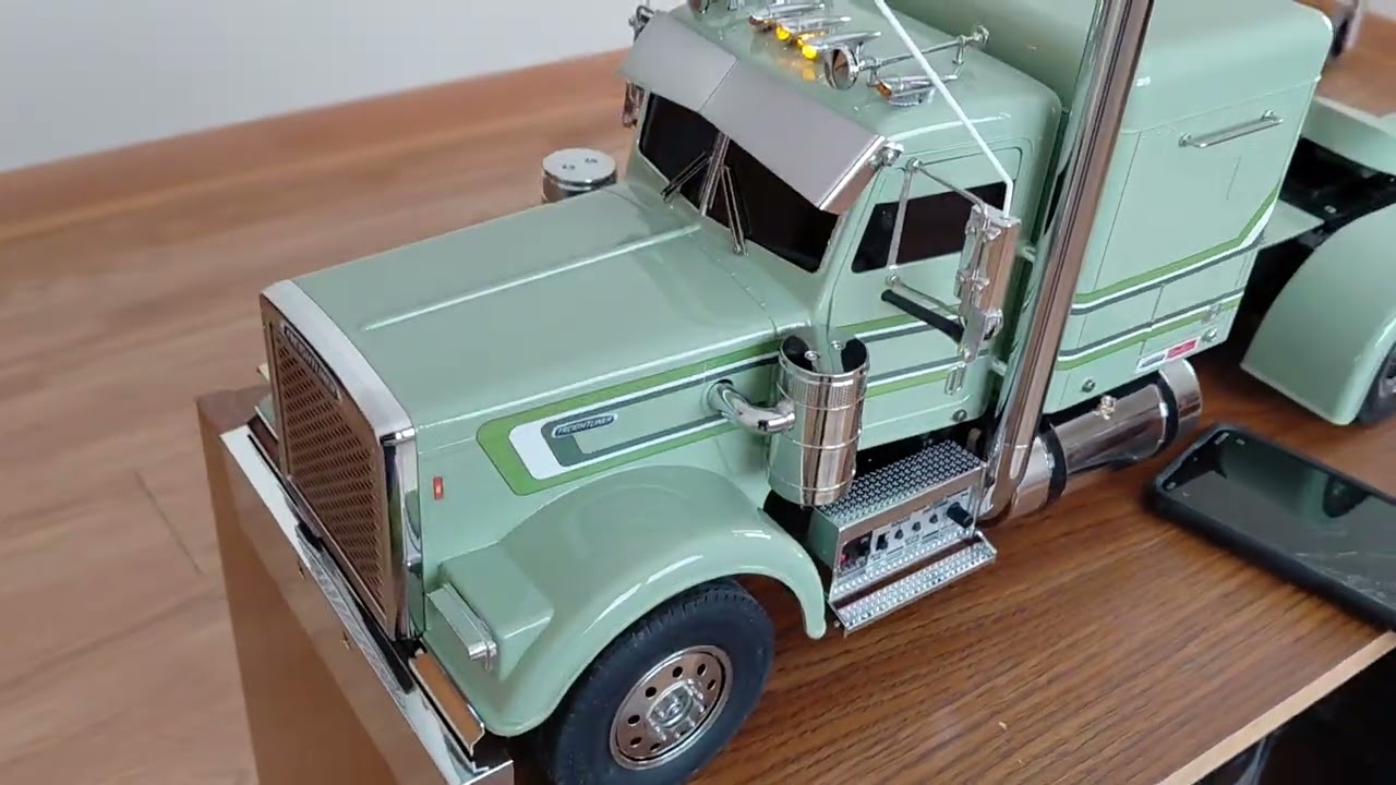 12-14-25,NOT PERFECT,just a beautiful rig,RC grand hauler 1990 frieghtliner FLD-120 tractor truck.