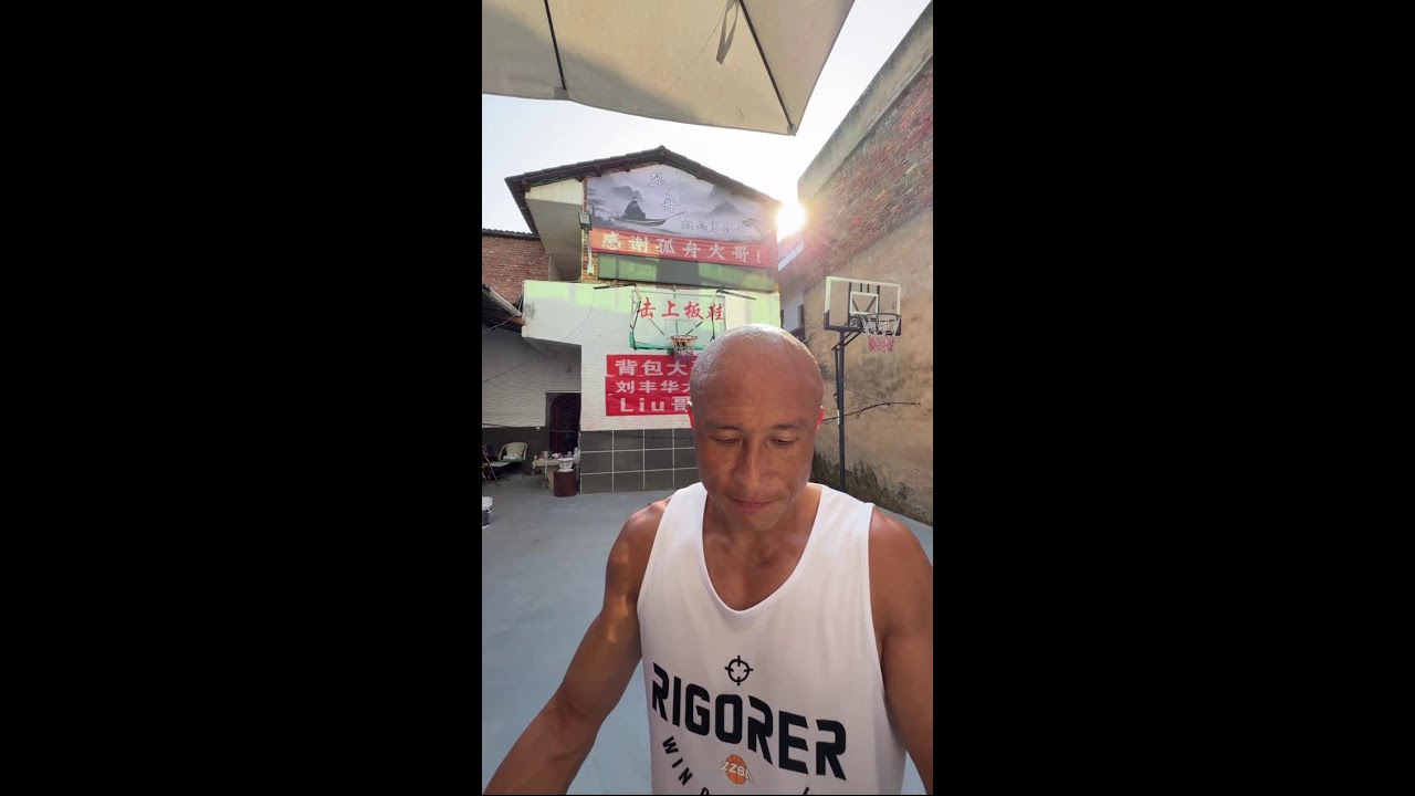 One man, one courtyard, one basketball, one move, one dream! 2026-03-19 18:09:51