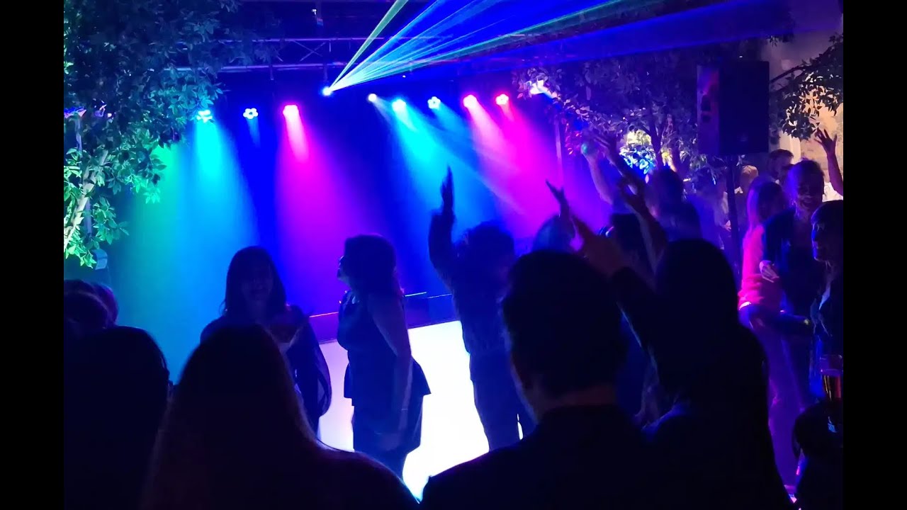 Dj huren met lasershow en moving heads bij DjHuren.nl