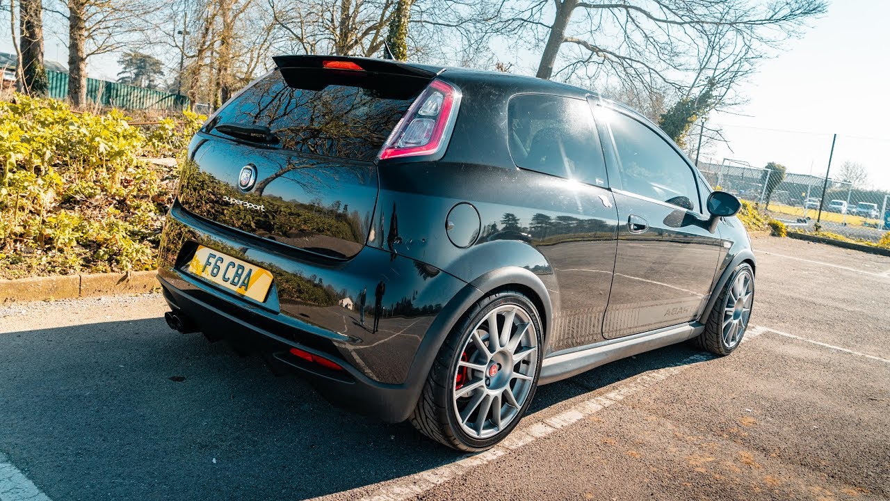 240 л.с. 1,4-литровый Abarth Punto *ИСКЛЮЧИТЕЛЬНЫЙ ПЕРВЫЙ АВТОМОБИЛЬ*