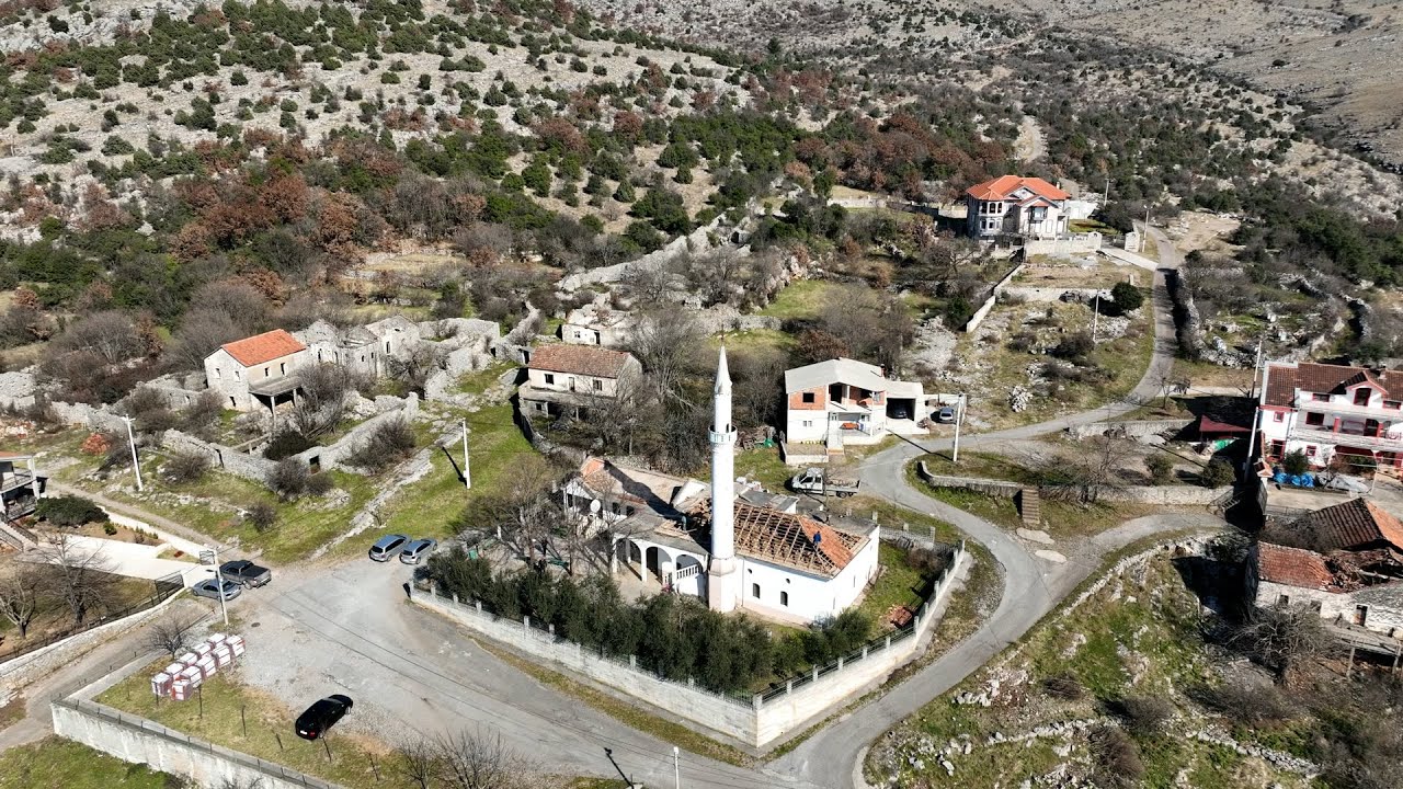 AKTUALE - Fillon restaurimi i Xhamisë në Dinoshë