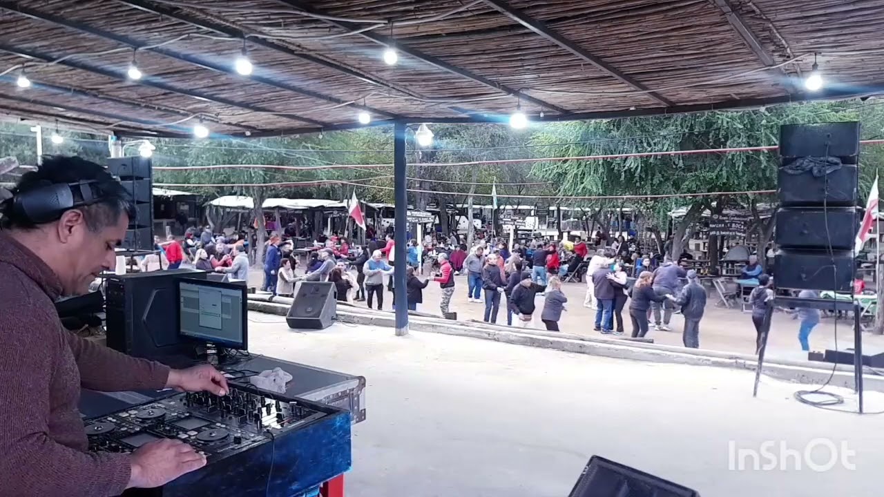 ENGANCHADOS DE GUARACHAS RETRO. dj ketu hernandez - conduce 