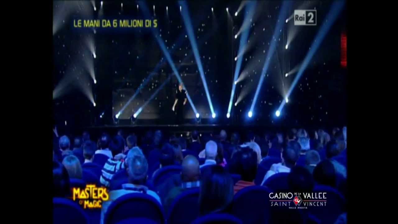 Peter Marvey's magic trick with cards at Casino de la Vallée | Saint-Vincent