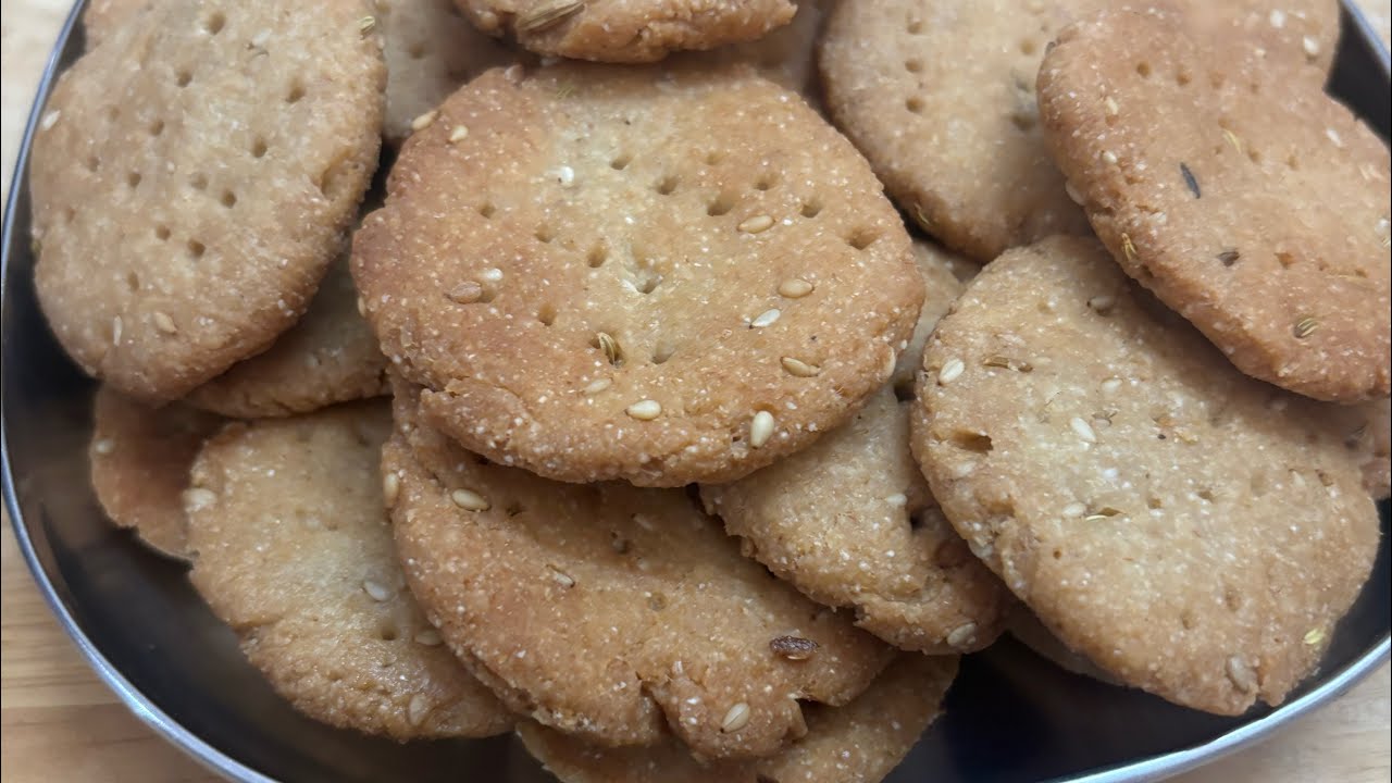 Aate ki meethi mathri |Holi special recipe|Ek baar bnaye mahino khaye|No chasni sweet |Mathi|Mathiya