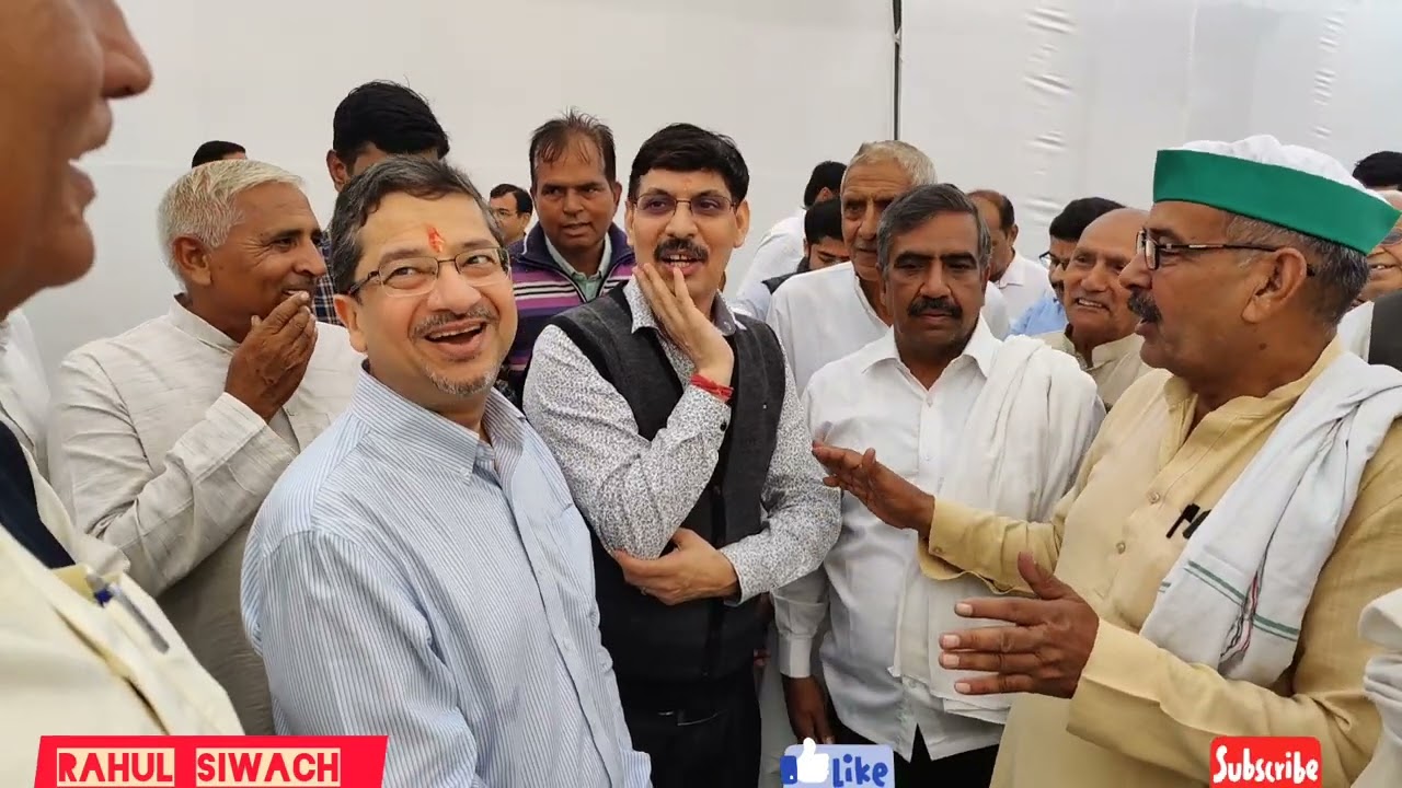 दौराला शुगर मिल पेराई सत्र 2022 23 के मुहूर्त पर मिल मालिक खाना खाते हुए व बात करते हुए