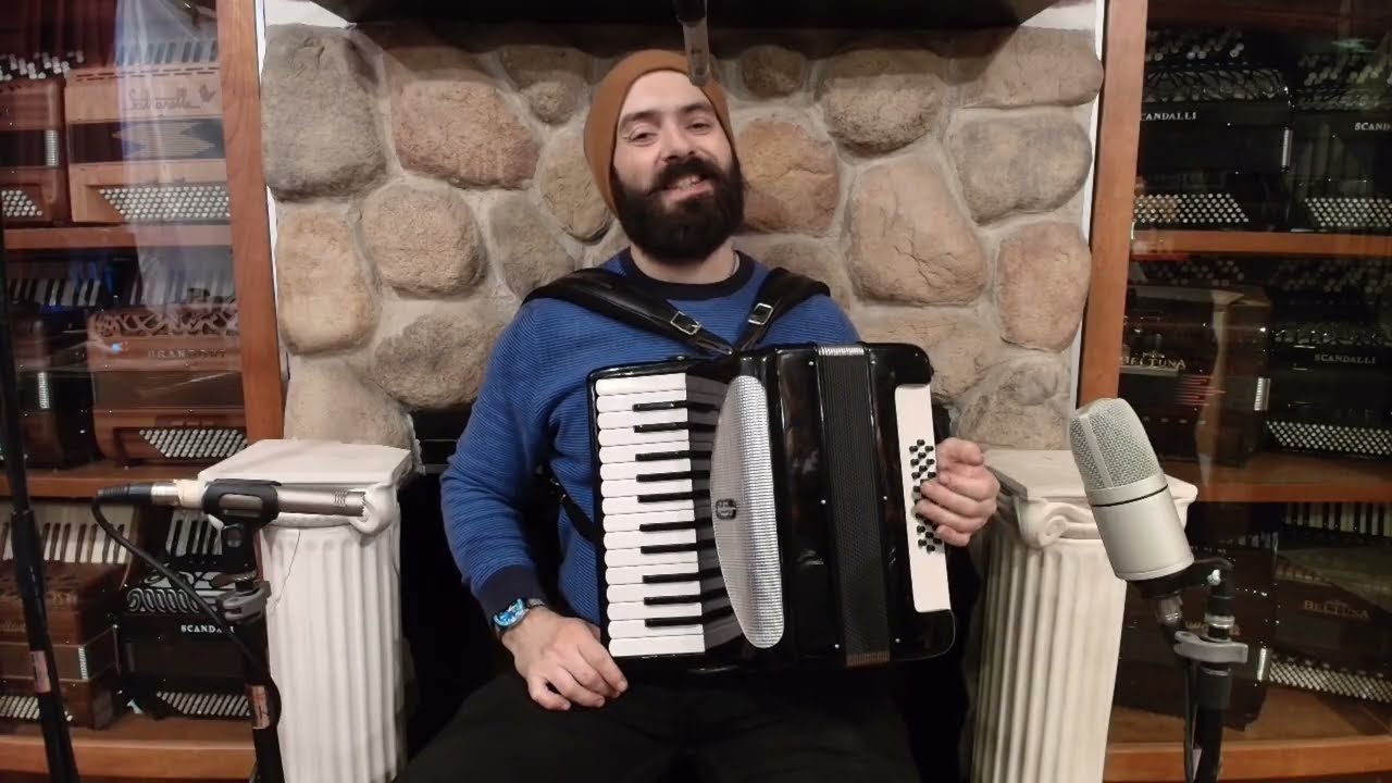 7944 - Black Giulietti Bambino Handcrafted Free Bass Piano Accordion M 26 25 $1199