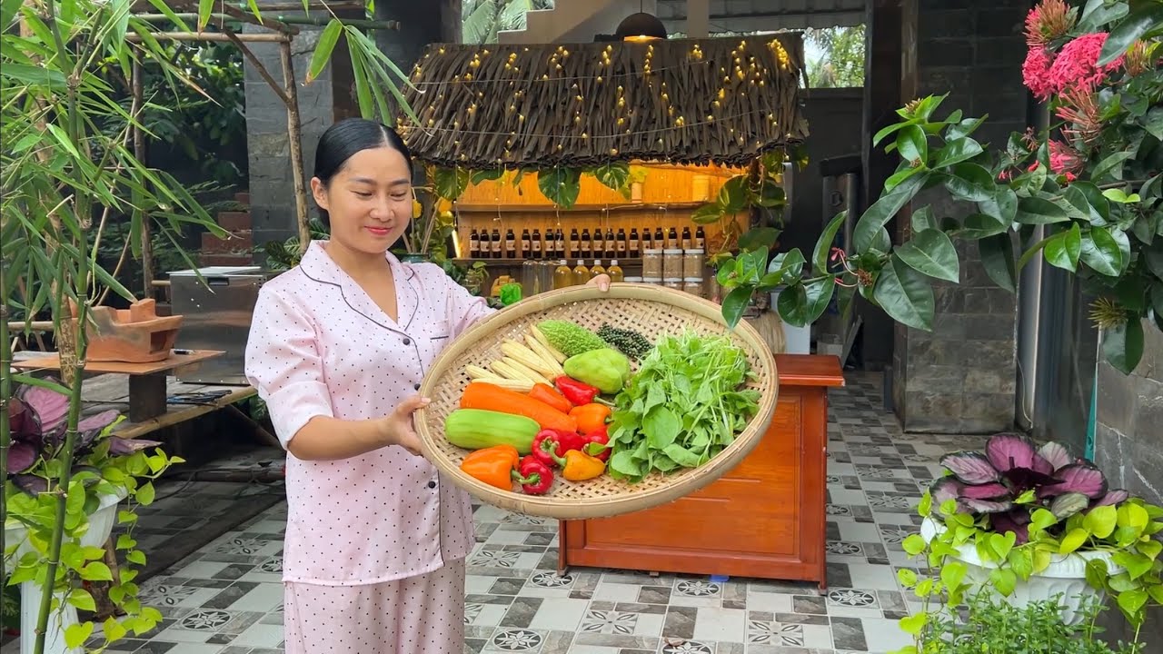 Khánh Làm Món Kho Quẹt Có Tôm Khô Và Thịt Ba Chỉ