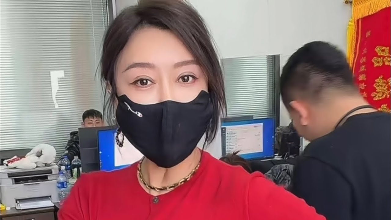 小姨带着财产协议前来真诚求爱🌹🌹🌹