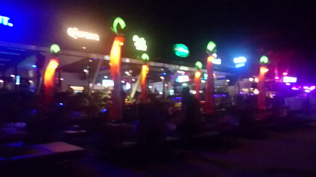 Ночная тусовка на пляже Чавенг, о. Самуи, Таиланд.   Pool Bar.
