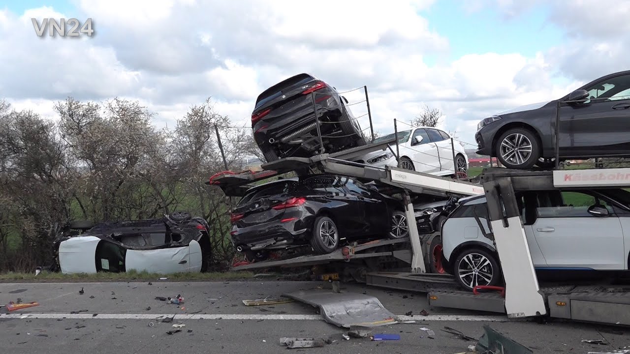 14.04.2021 - VN24 - Грузовик с новыми автомобилями BMW врезался в пробку на A44