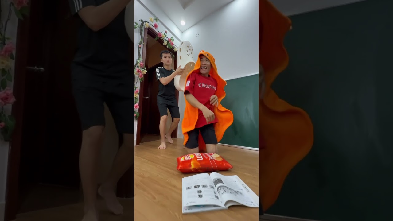 [SU HAO] C&aacute;ch xử l&yacute; khi bị ph&aacute;t hiện chơi game || Gaming dance 🤣 #shorts