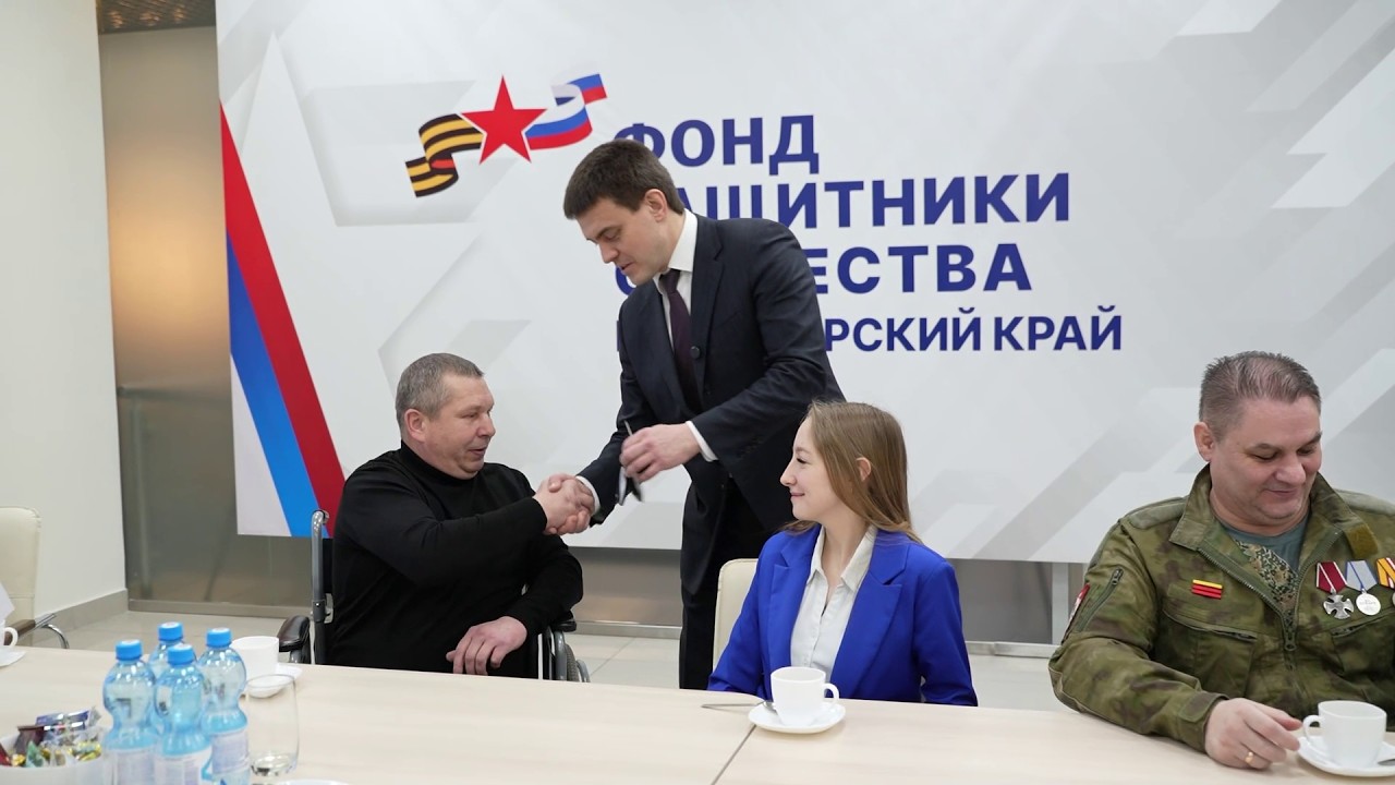 ГУБЕРНАТОР МИХАИЛ КОТЮКОВ ВРУЧИЛ КЛЮЧИ ОТ АВТОМОБИЛЯ ДВУМ ВЕТЕРАНАМ СВО