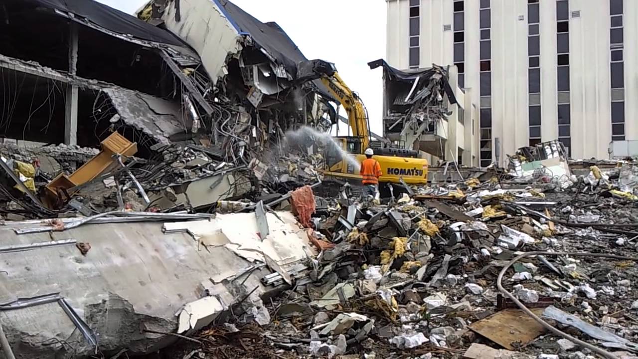 360 Komatsu with rotating shear