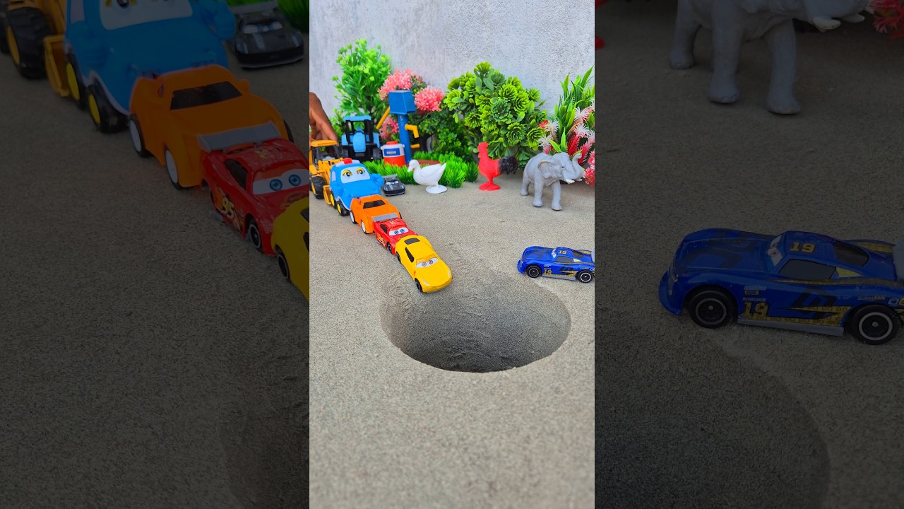 jcb pushing yellow red orange and blue car in pit #jcbtoy #jcb #jcbjcb #jcbvideo #viral