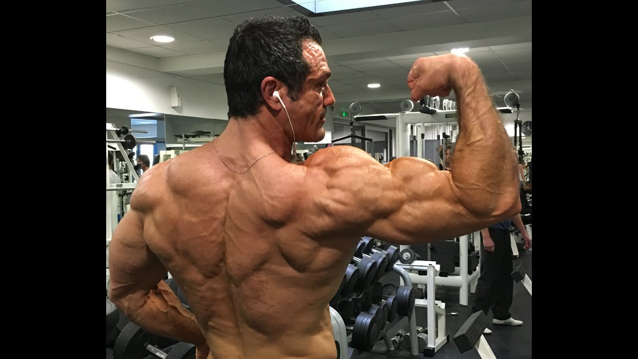 Musculation: séance prise de masse épaules en biset.
