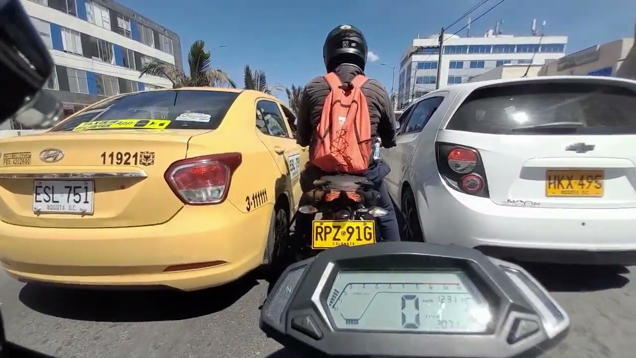 Día soleado en Bogotá, CR4 200 Pro x Pulsar NS 200 FI @ramses-b7l