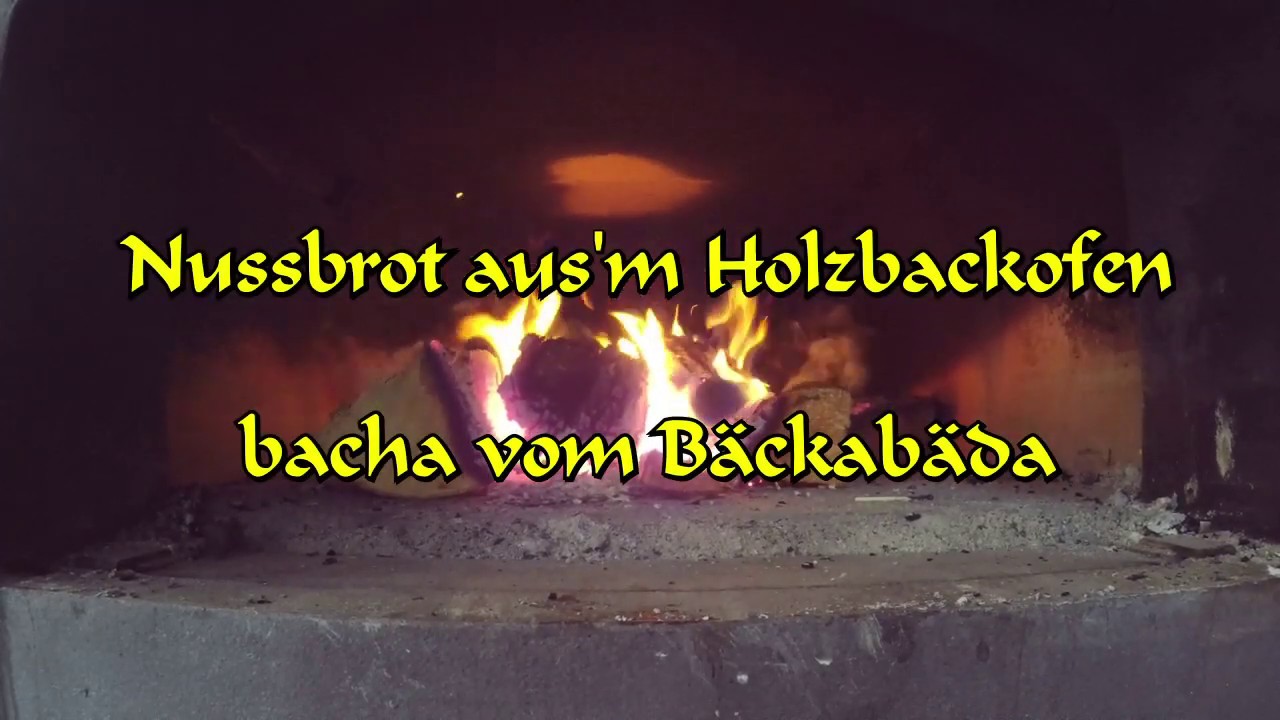 Nussbrot aus dem Holzbackofen